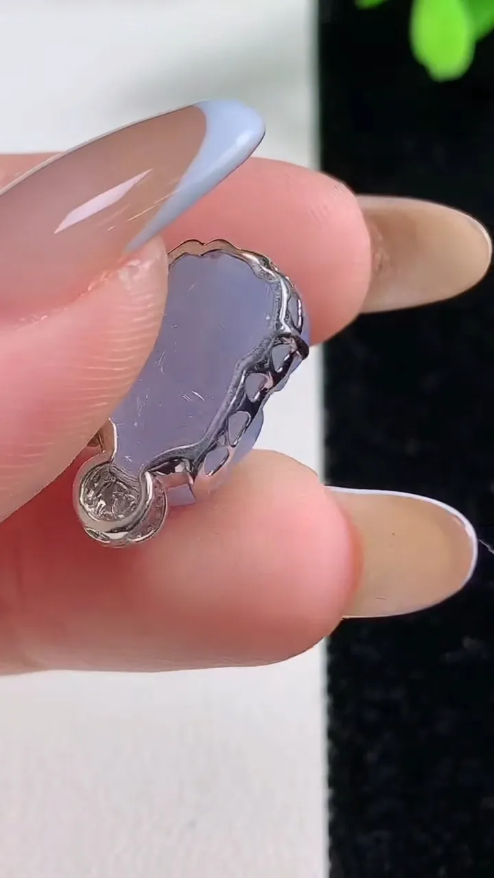 天然A货翡翠18K金紫罗兰貔貅吊坠，尺寸15.3-11-10，重量:3.12g
11月4日