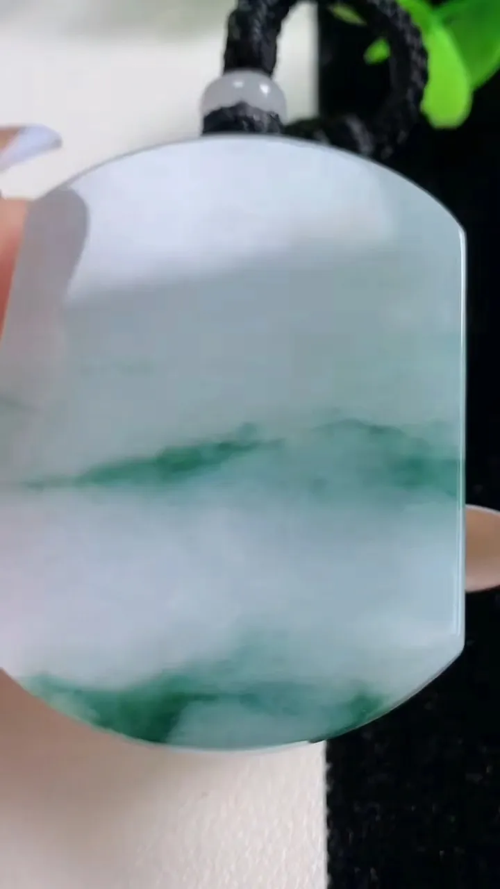 天然A货翡翠冰种飘花无事牌吊坠，尺寸52-39.5-6.2，重量:38.08g
11月4日