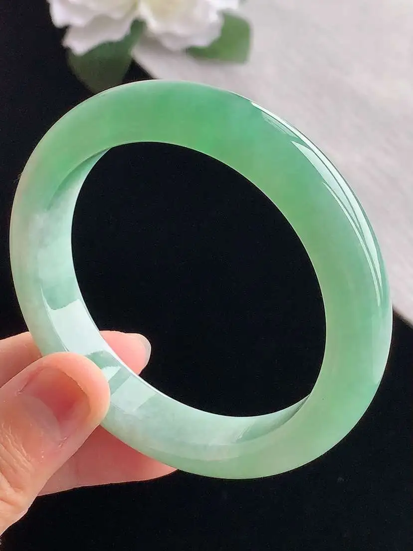 a货翡翠老坑冰种满绿正装正圈手镯55-56圈口  尺寸55×12×8.5mm 重量57.43g 11