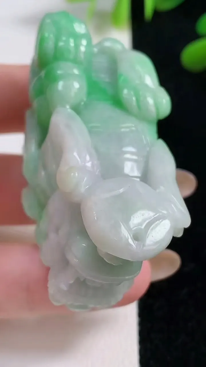 天然A货翡翠貔貅吊坠，尺寸60-26.8-26，重:68.48g
11月4日