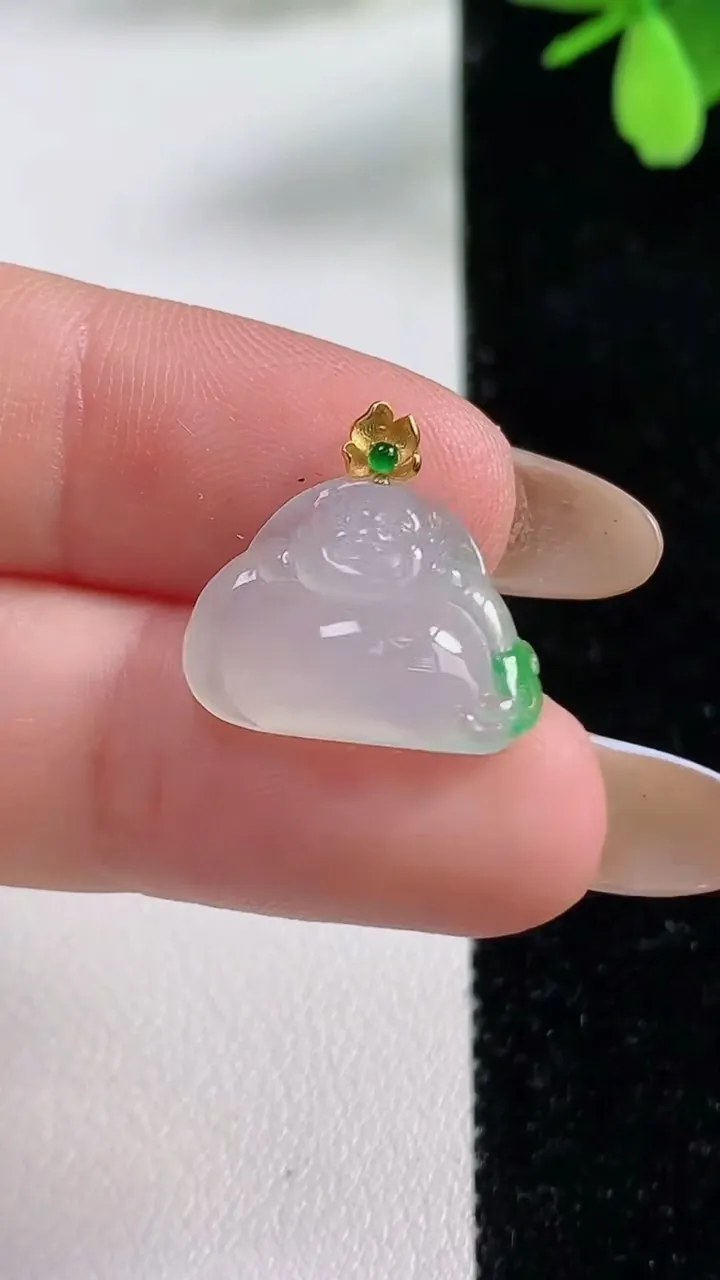 天然A货翡翠佛公吊坠，尺寸13.7-17.4-4.9，重量:1.98g
11月4日