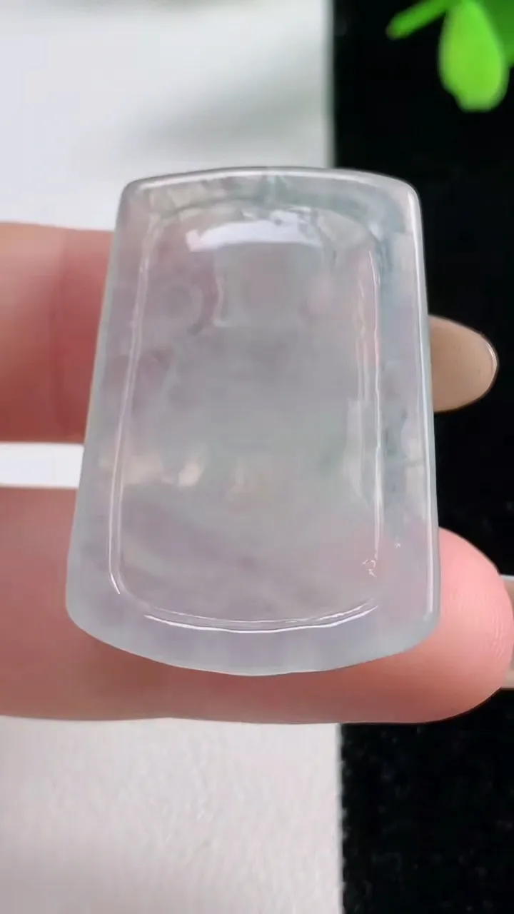 天然A货翡翠虚空藏菩萨吊坠，尺寸34.2-23.4-4.7，重量:7.34g
11月4日