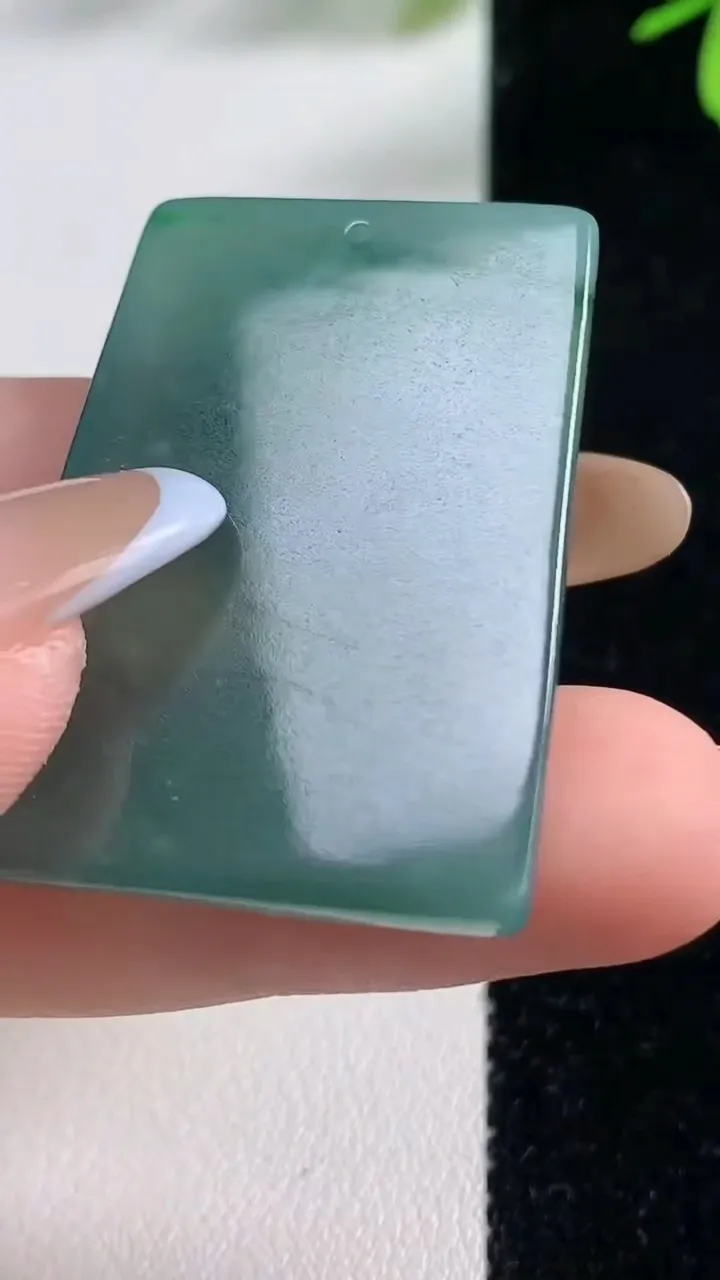 天然A货翡翠蓝水山水牌吊坠，尺寸38.4-26.8-4.6，重:13.24g
11月4日