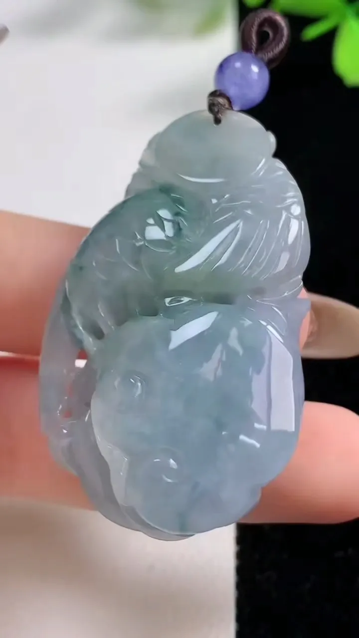 天然A货翡翠紫罗兰飘花鸟语花香吊坠，尺寸41.8-28-14.2，重:27.84g
11月4日