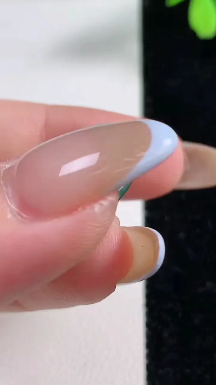 天然A货翡翠冰种飘花平安扣吊坠，尺寸25.2-5.3，重量:7.46g
11月4日