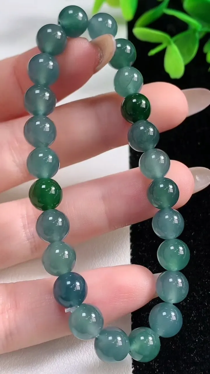 天然A货翡翠圆珠手串，尺寸7.2-24颗，重量:19.21g11月4日
工厂直销收藏佳品,种好水足，色泽均匀，有种有色，上手高大气！