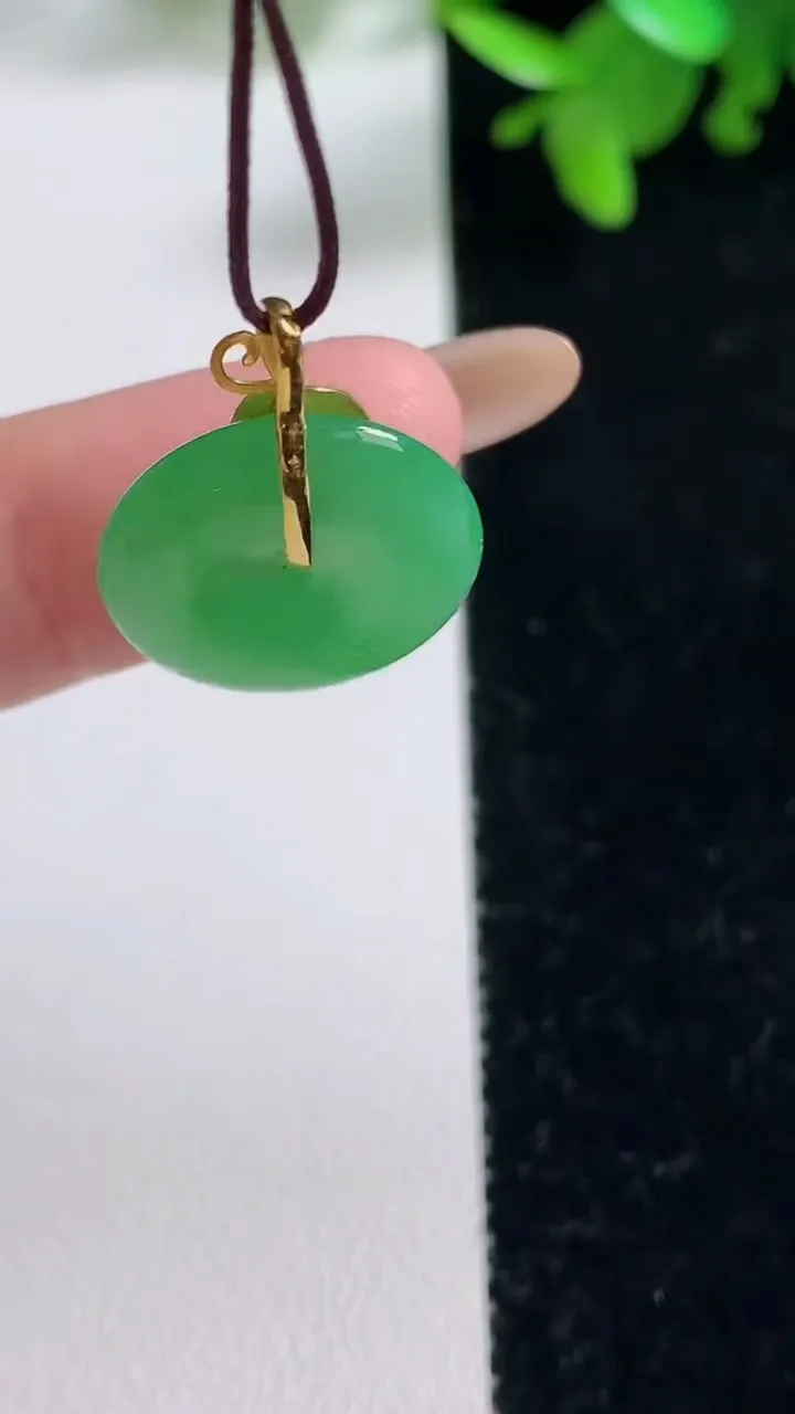 天然A货翡翠平安扣吊坠，尺寸17-3.5，重量:2.29g
11月4日