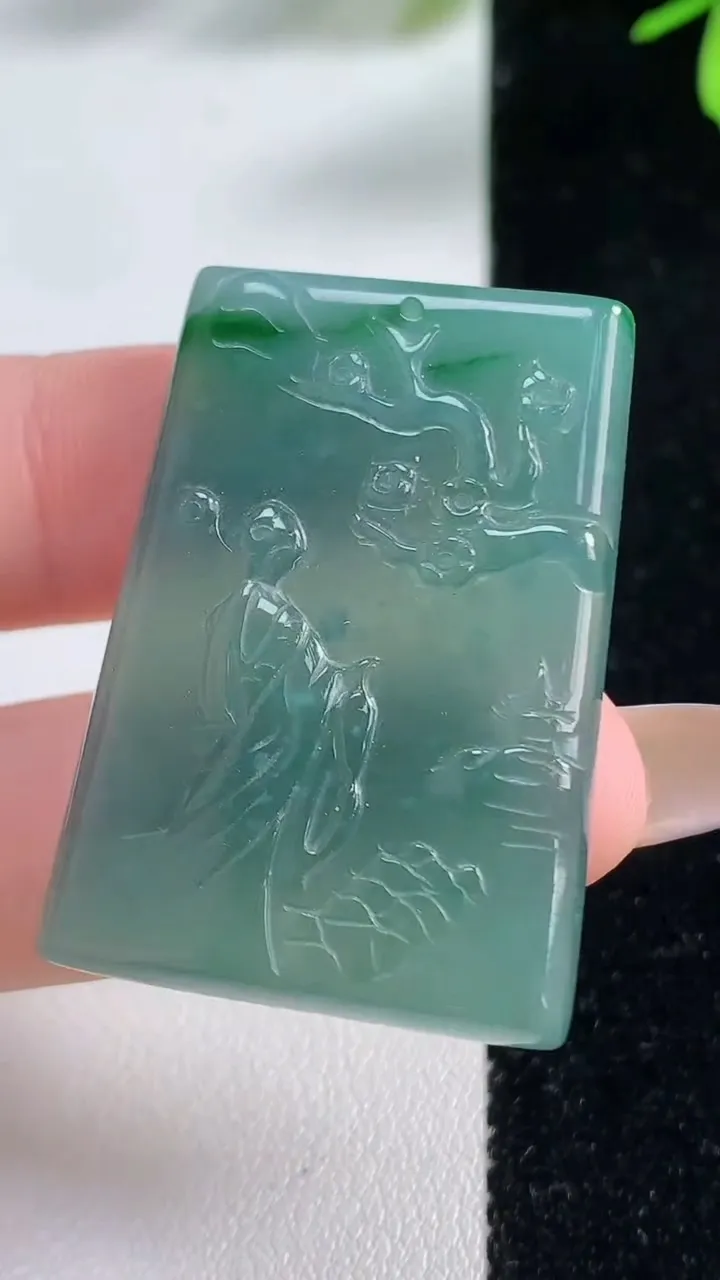 天然A货翡翠蓝水山水牌吊坠，尺寸38.4-26.8-4.6，重:13.24g
11月4日