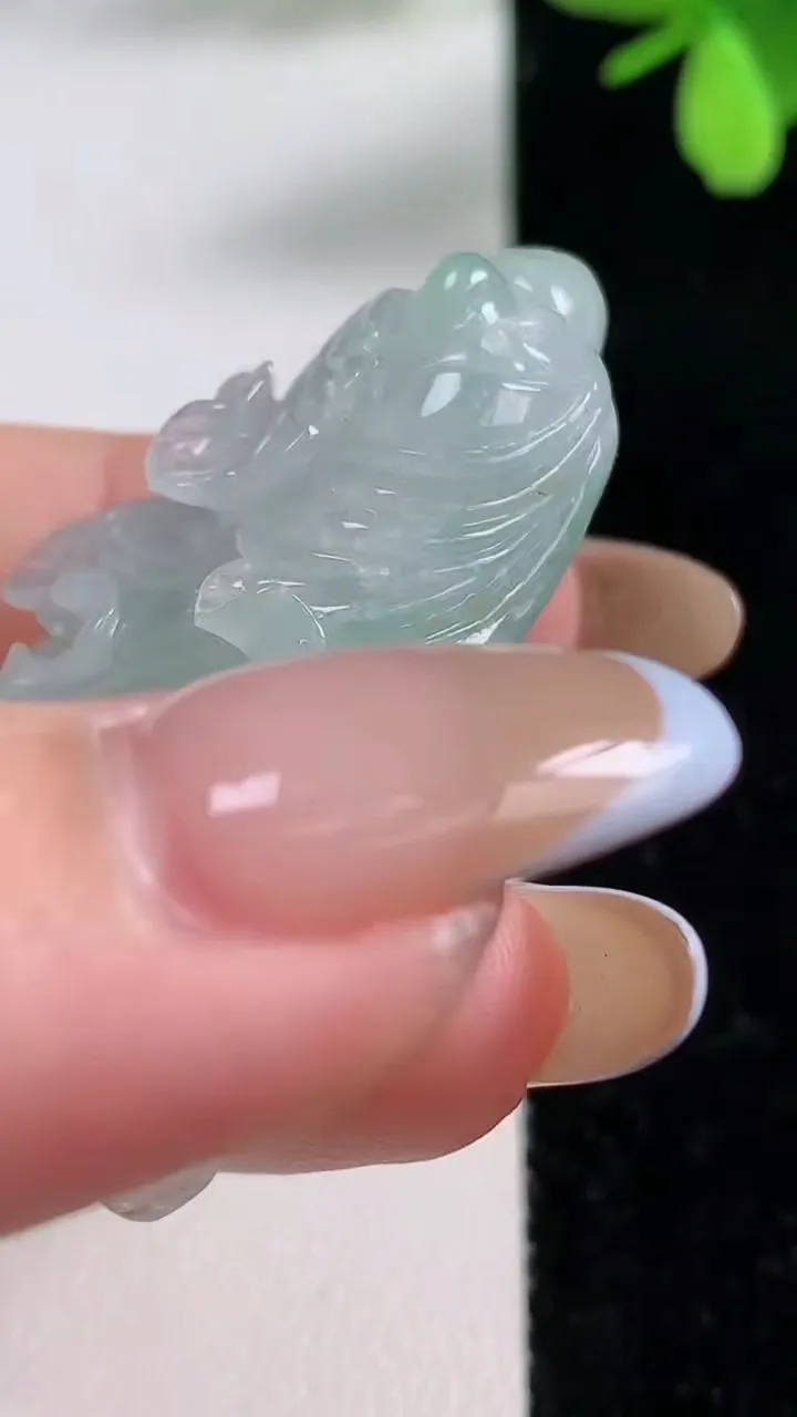 天然A货翡翠白菜吊坠，尺寸46.3-19.8-13，重量:20.59g
11月4日