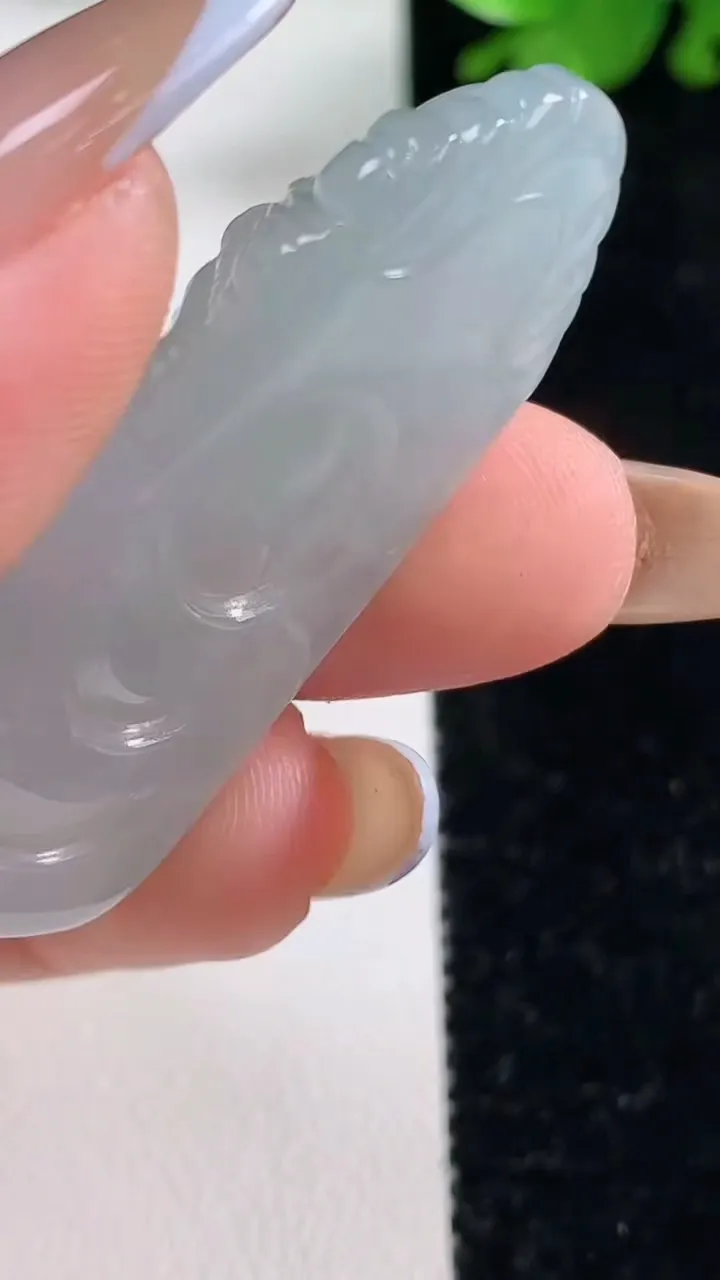 天然A货翡翠观音头吊坠，尺寸46-42-18.3，重量:16.19g
11月4日