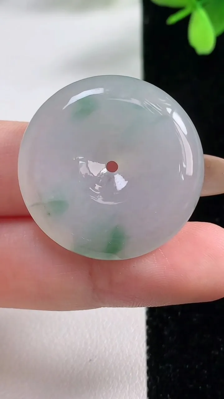 天然A货翡翠冰种飘花平安扣吊坠，尺寸29.5-6，重量:10.90g
11月4日