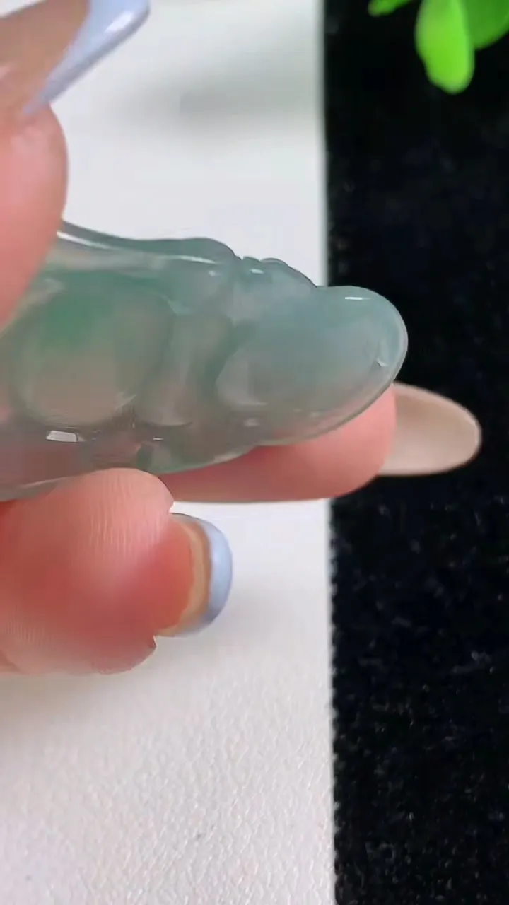 天然A货翡翠布袋佛吊坠，尺寸35-24.3-4.3，重量:7.51g
11月4日