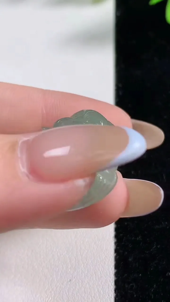 天然A货翡翠冰种飘花佛公吊坠，尺寸26-30.5-6，重:6.30g
11月4日