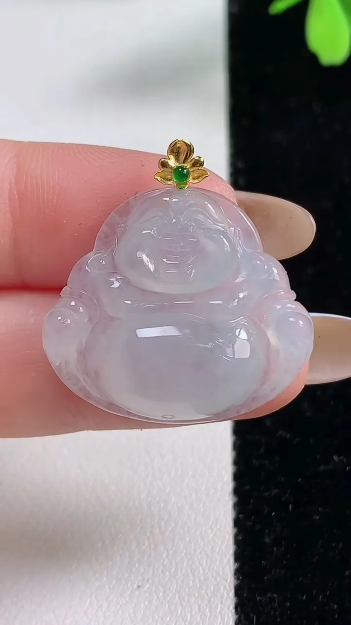 天然A货翡翠种白冰佛公吊坠，尺寸23.7-26.6-5.8，重量:5.32g
11月4日