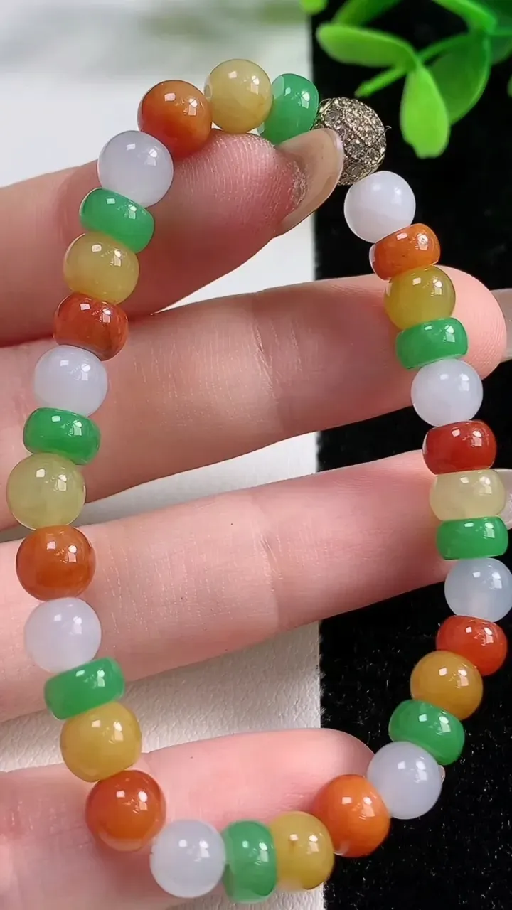 天然A货翡翠三彩算盘珠手串，尺寸6.3-5.6-32颗，重量:14.21g11月4日
工厂直销收藏佳