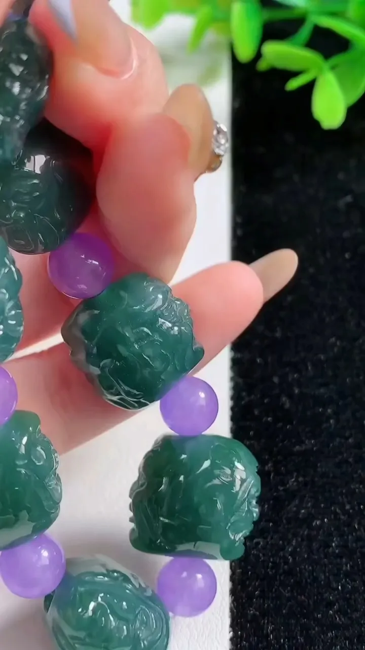 天然A货翡翠货蓝水罗汉头手串，尺寸17-19-13，重:69.83g11月4日
工厂直销收藏佳品,种好水足，色泽均匀，有种有色，上手高大气！