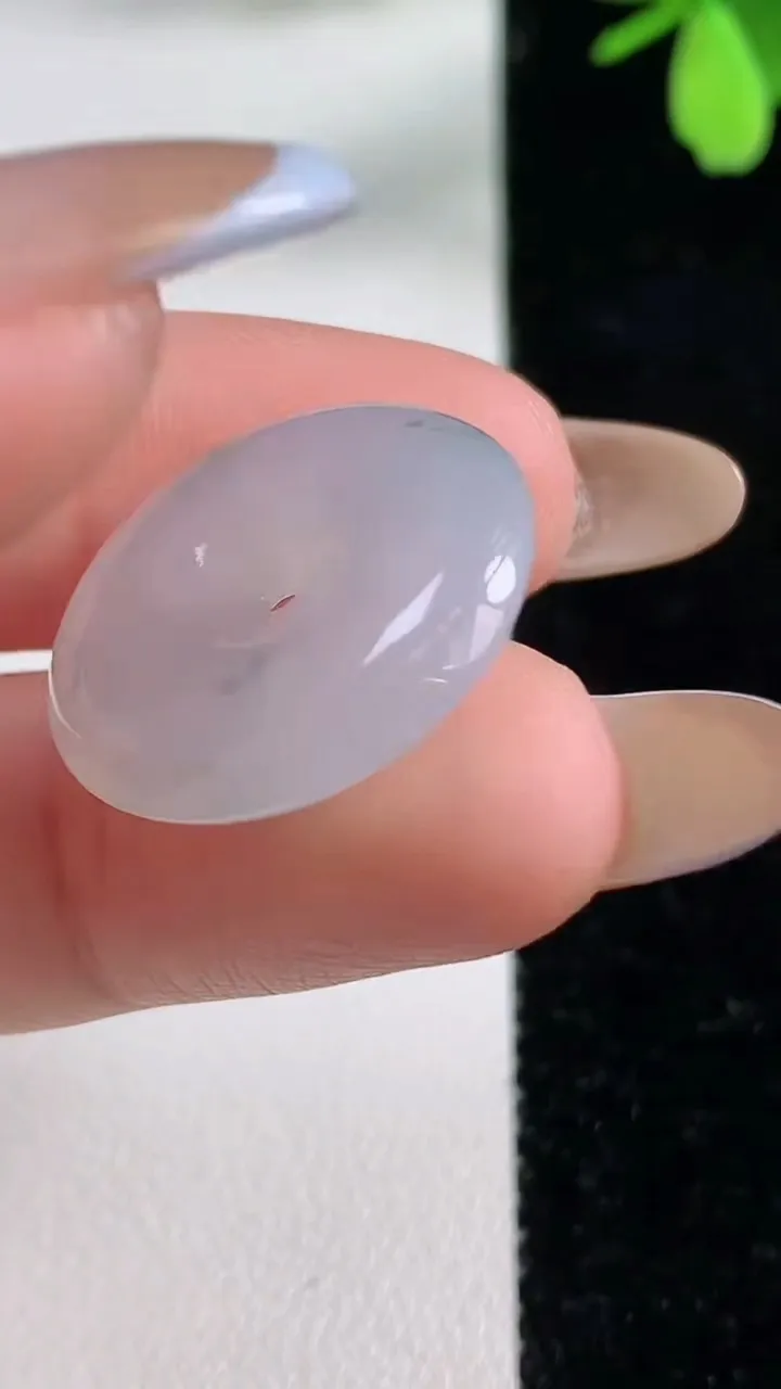 天然A货翡翠冰种飘花平安扣吊坠，尺寸21.6-5.3，重量:5.51g
11月4日