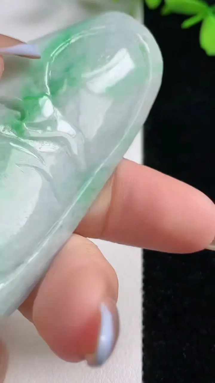 天然A货翡翠山水牌吊坠，尺寸69.5-39-9.2，重:41.72g
11月4日