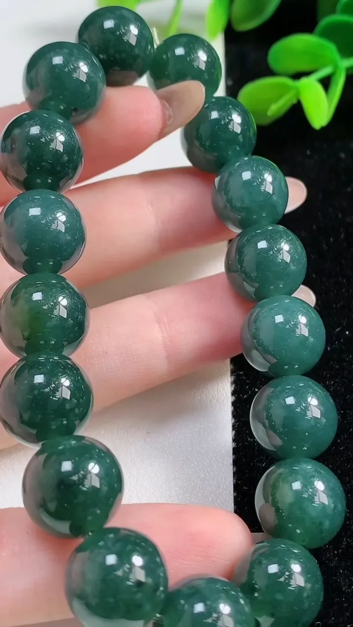 天然A货翡翠货蓝水圆珠手串，尺寸12.5，重:57.27g11月4日
工厂直销收藏佳品,种好水足，色