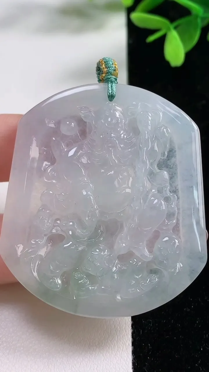 天然A货翡翠钟馗吊坠，尺寸52.2-44.6-5.5，重量:24.87g
11月4日