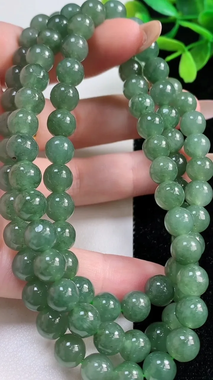 天然A货翡翠圆珠项链92颗，尺寸7.7，重:76.27g
11月4日
