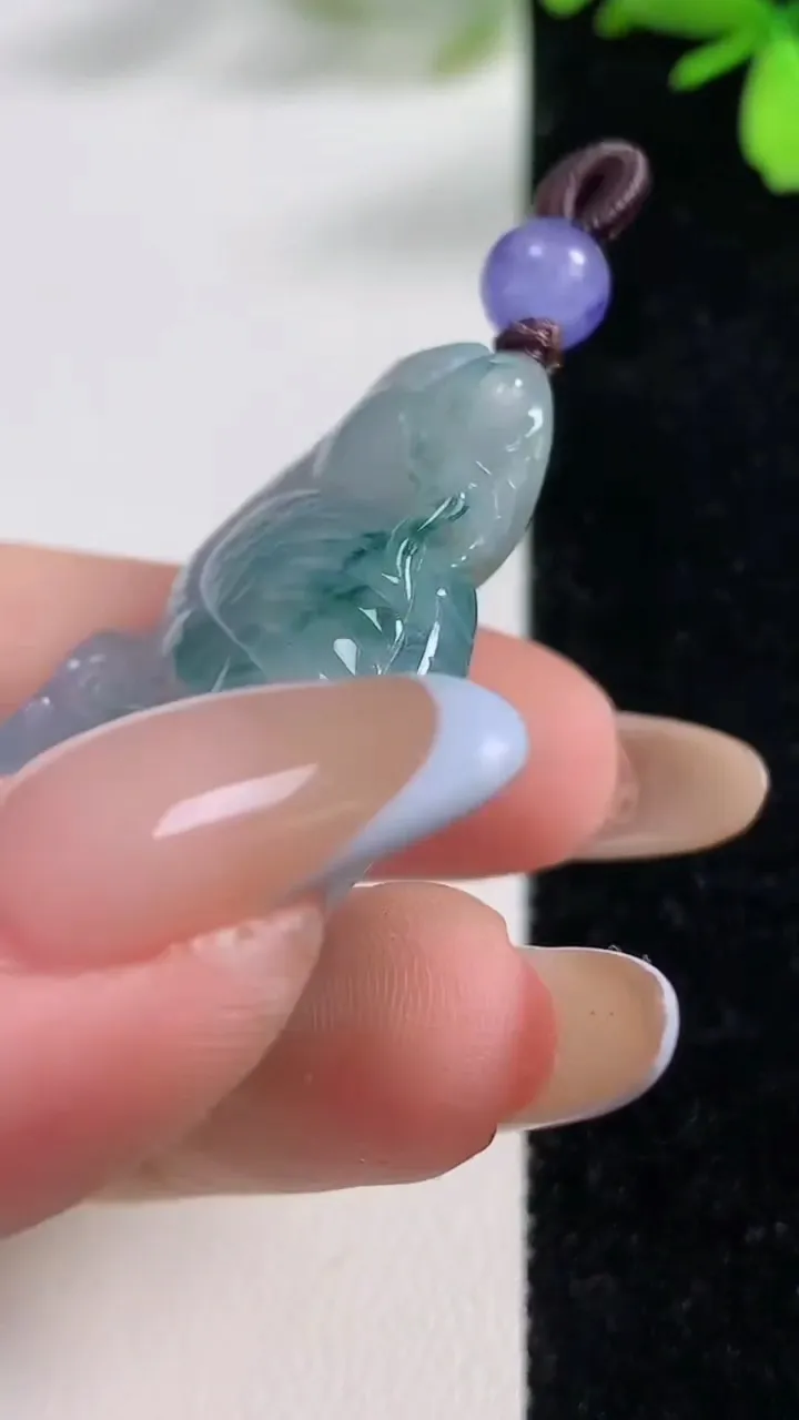 天然A货翡翠紫罗兰飘花鸟语花香吊坠，尺寸41.8-28-14.2，重:27.84g
11月4日