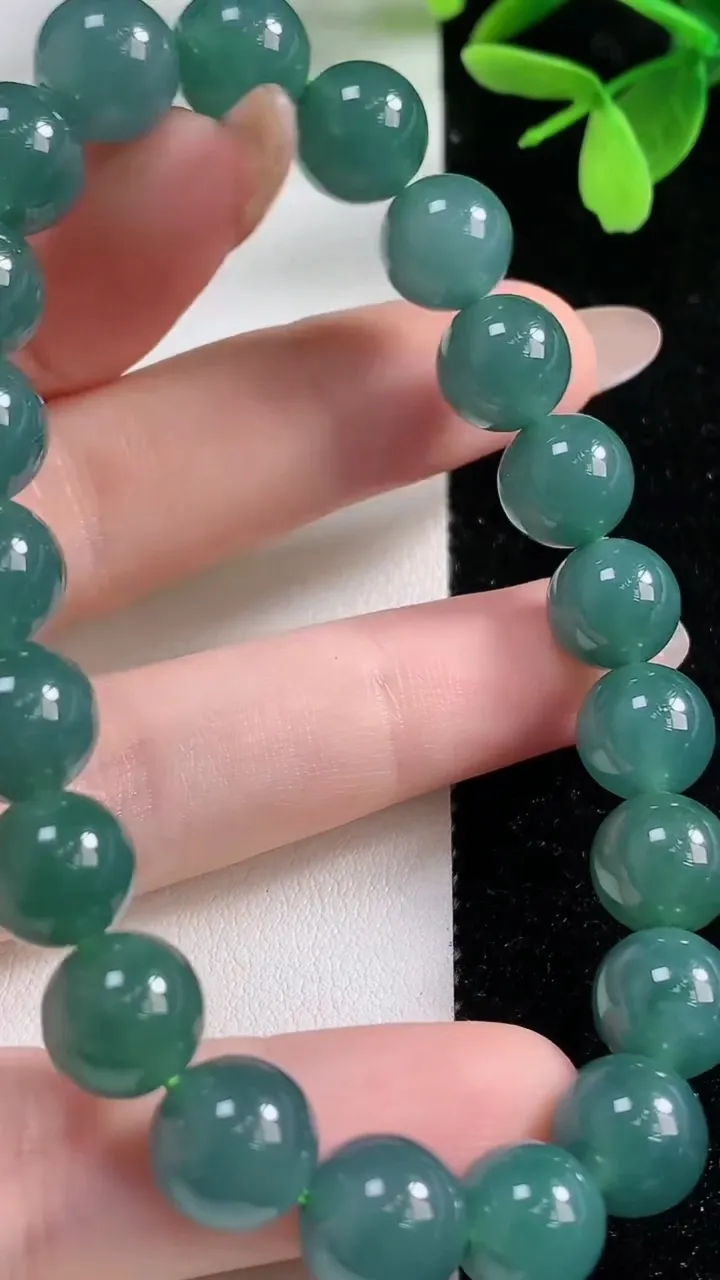 天然A货翡翠圆珠手串，尺寸9.6-21颗，重量:33.40g11月4日
工厂直销收藏佳品,种好水足，