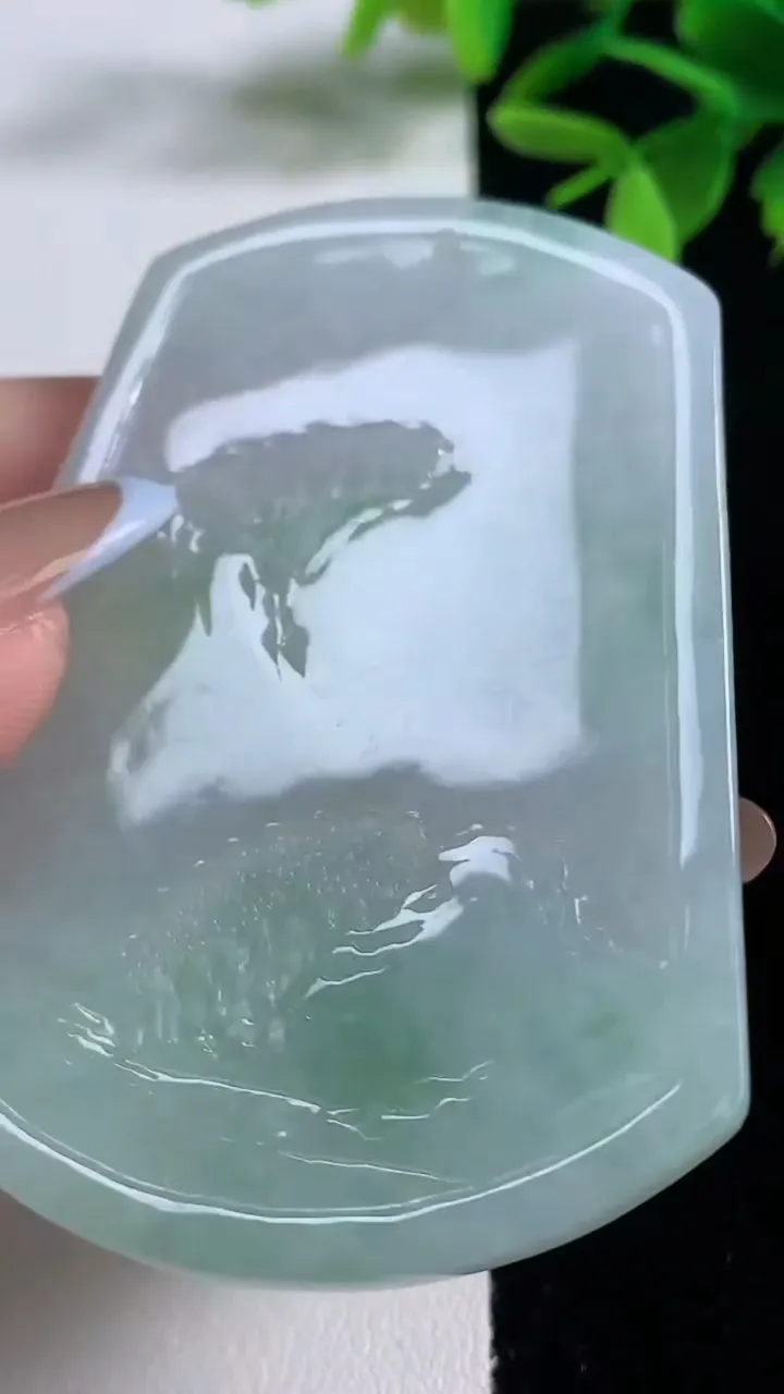 天然A货翡翠山水牌吊坠，尺寸69-49-4.5，重量:34.16g
11月4日