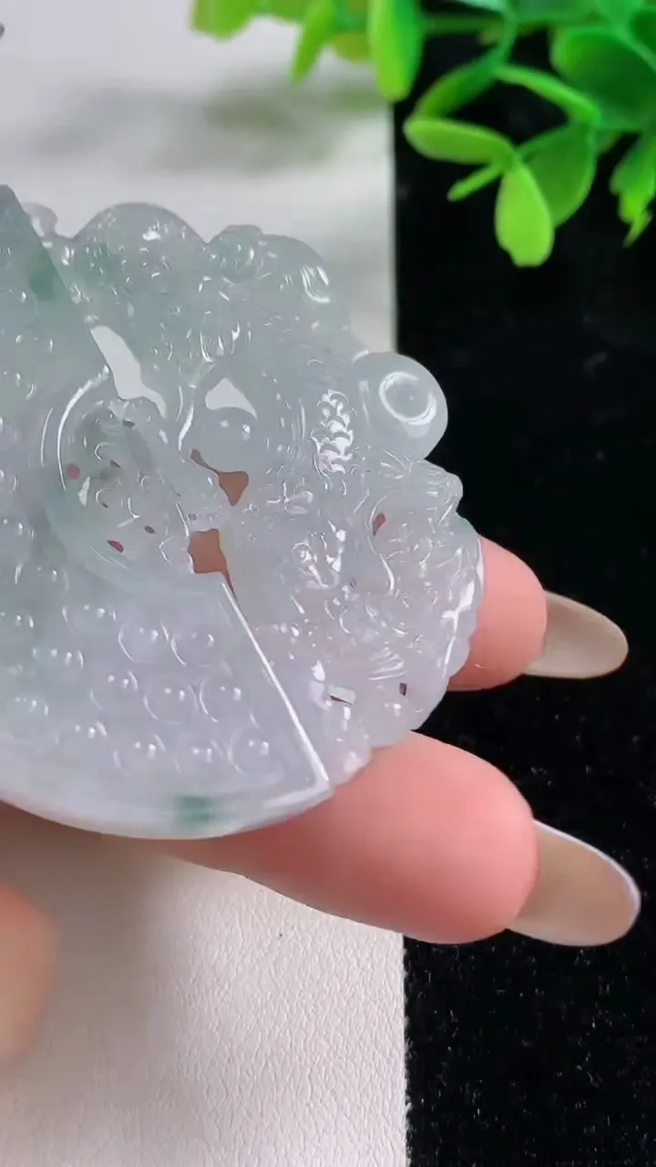 天然A货翡翠飘花复古龙牌吊坠，尺寸53.5-54.6-6.3，重量:28.62g
11月4日