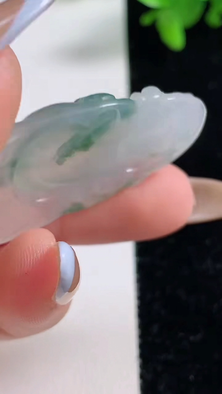 天然A货翡翠冰种飘花财神爷吊坠，尺寸40.6-22.8-6.2，重量:9.67g
11月4日