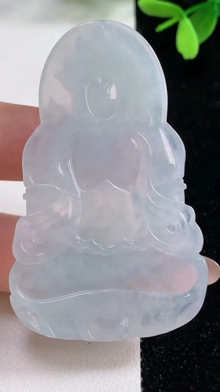 天然A货翡翠度母观音吊坠，尺寸62.2-38.2-6.6，重量:26.79g
11月4日