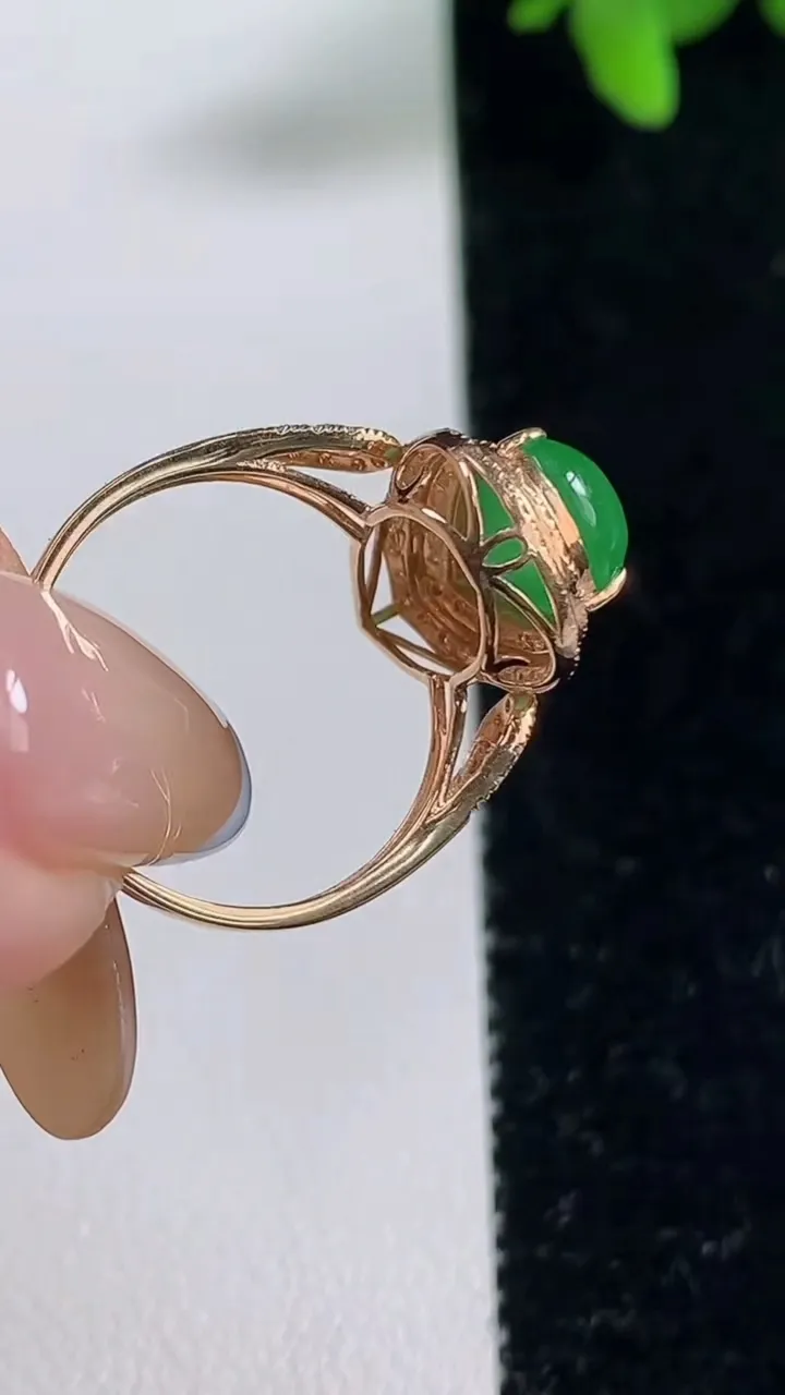天然A货翡翠水滴戒指，尺寸17.3-10-7.5，重量:2.39g2025年11月4日
工厂直销收藏佳品,种好水足，色泽均匀，有种有色，上手高大气！