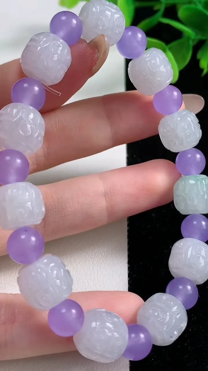 天然A货翡翠路路通手串，尺寸11-10-11颗，重量:36.01g11月4日
工厂直销收藏佳品,种好水足，色泽均匀，有种有色，上手高大气！