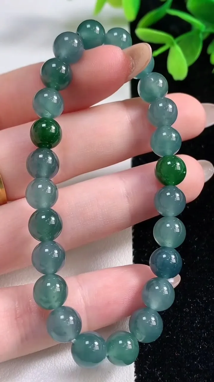 天然A货翡翠圆珠手串，尺寸7.2-24颗，重量:19.21g11月4日
工厂直销收藏佳品,种好水足，色泽均匀，有种有色，上手高大气！