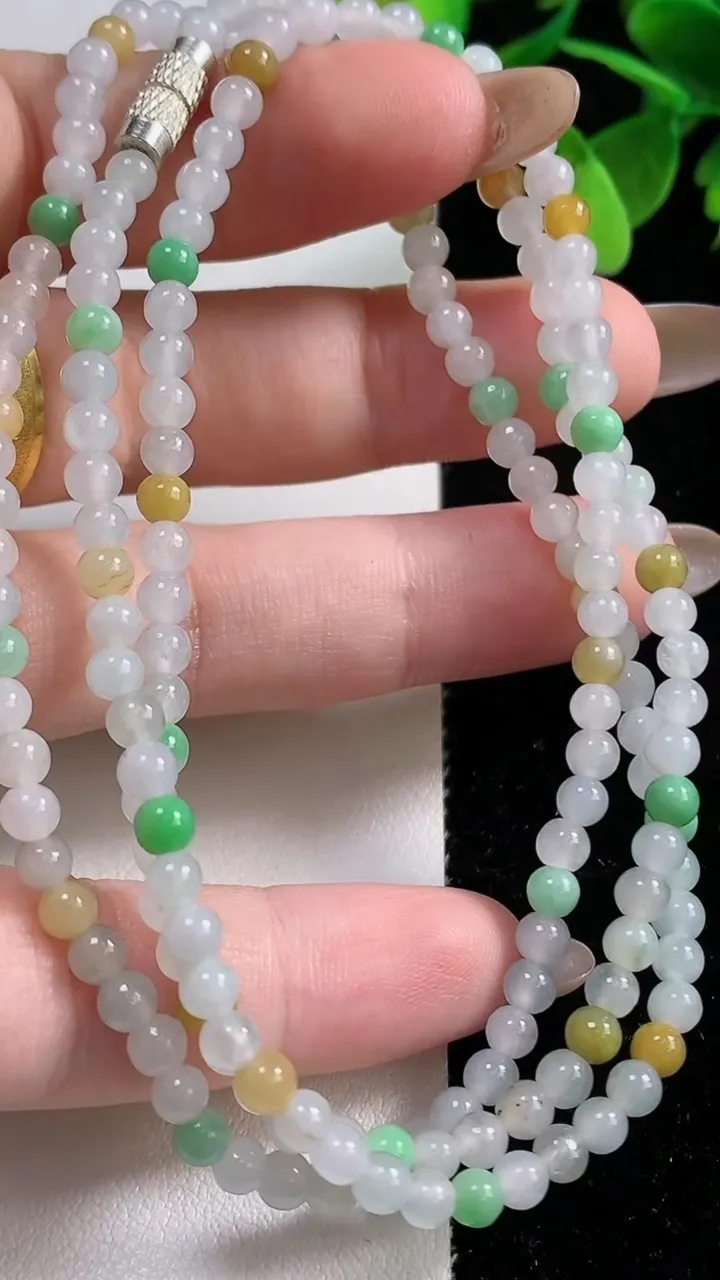 天然A货翡翠双彩小米珠项链，尺寸2.7-180颗，重量:16.74g11月4日
工厂直销收藏佳品,种