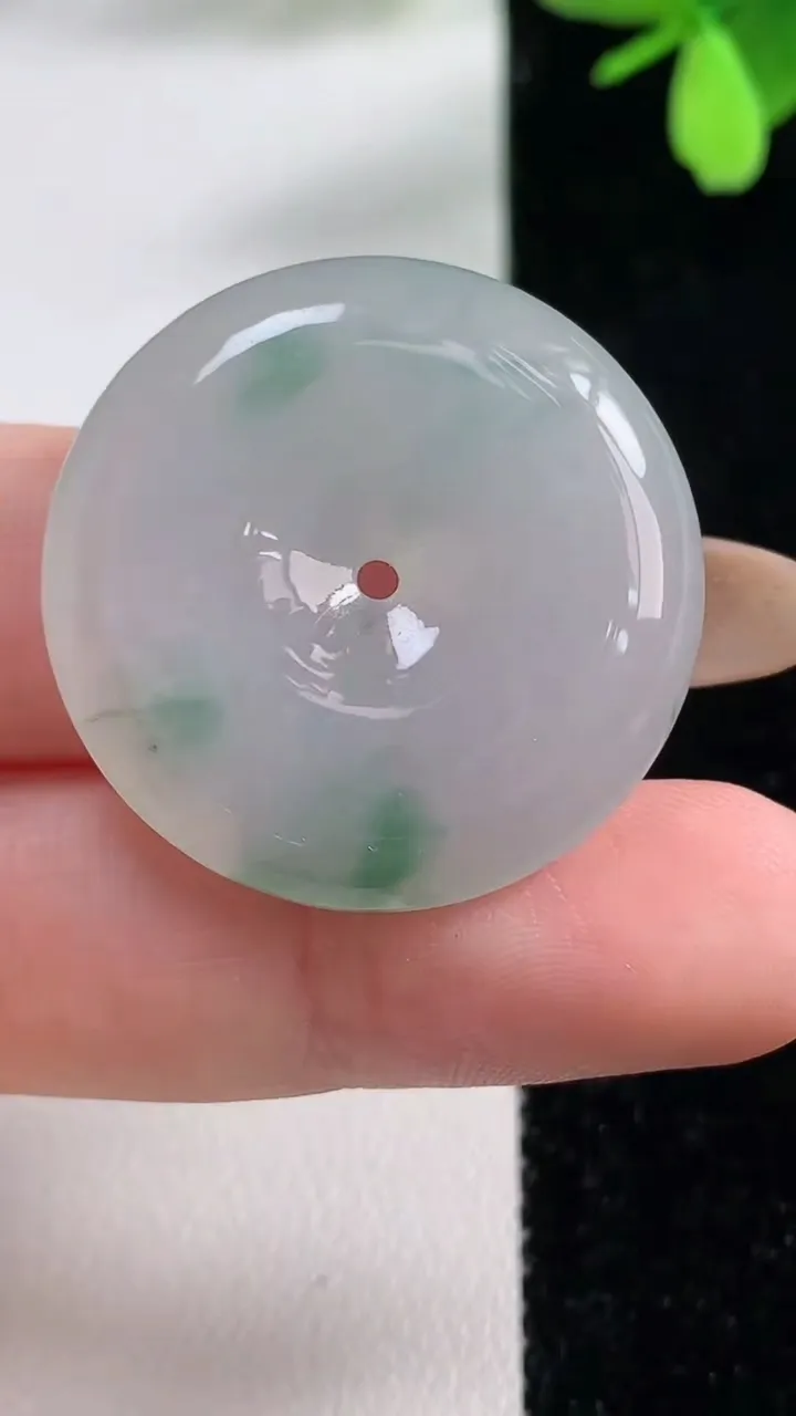 天然A货翡翠冰种飘花平安扣吊坠，尺寸29.5-6，重量:10.90g
11月4日