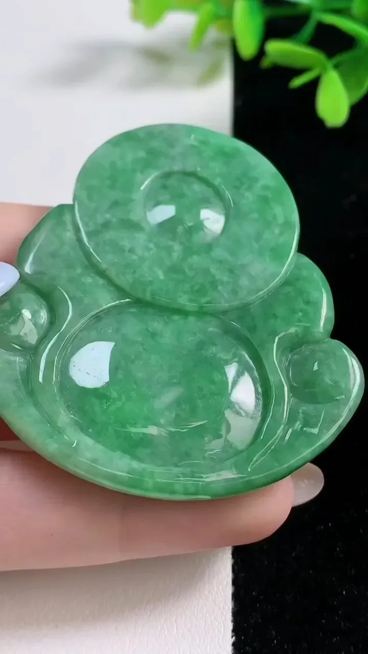 天然A货翡翠佛公吊坠，尺寸58.4-54.2-10.7，重:52.65g
11月4日