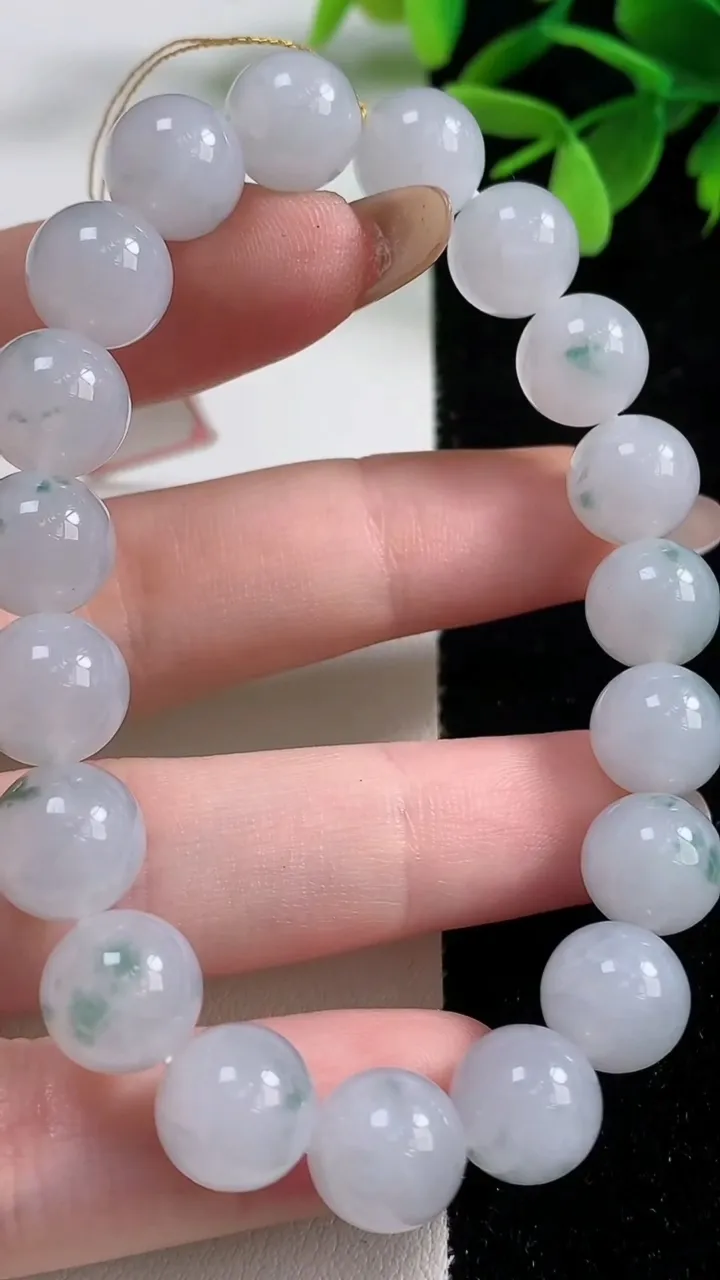 天然A货翡翠飘花圆珠手串，尺寸10-19颗，重量:32.75g11月4日
工厂直销收藏佳品,种好水足，色泽均匀，有种有色，上手高大气！