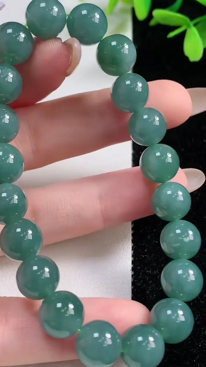 天然A货翡翠货蓝水圆珠手串20颗，尺寸10，重:31.84g11月4日
工厂直销收藏佳品,种好水足，