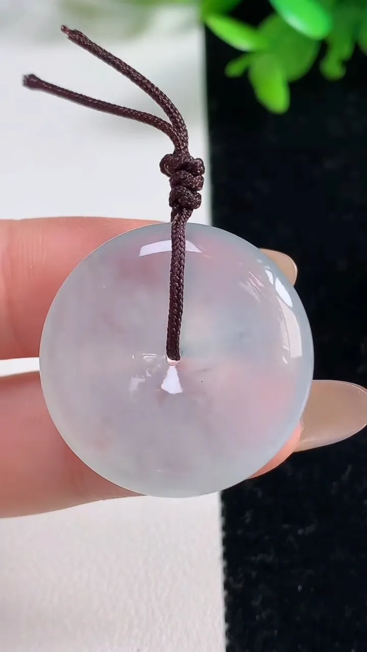 天然A货翡翠平安扣吊坠，尺寸27.7-5.8，重量:9.19g
11月4日