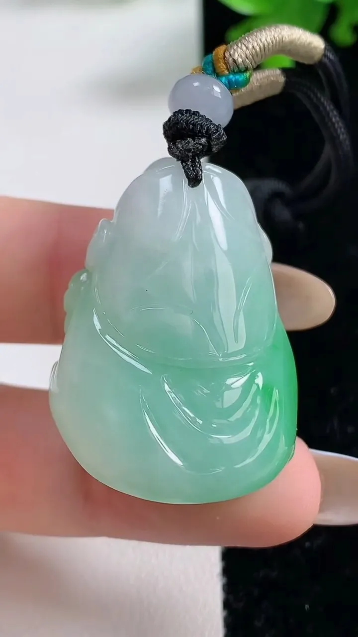 天然A货翡翠财神爷吊坠，尺寸32.6-25-17.6，重量:24.46g
11月4日