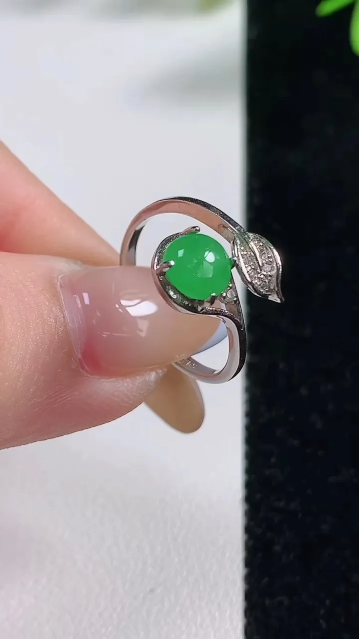 天然A货翡翠蛋面戒指，尺寸6.2-6.2，重:1.77g2025年11月4日
工厂直销收藏佳品,种好