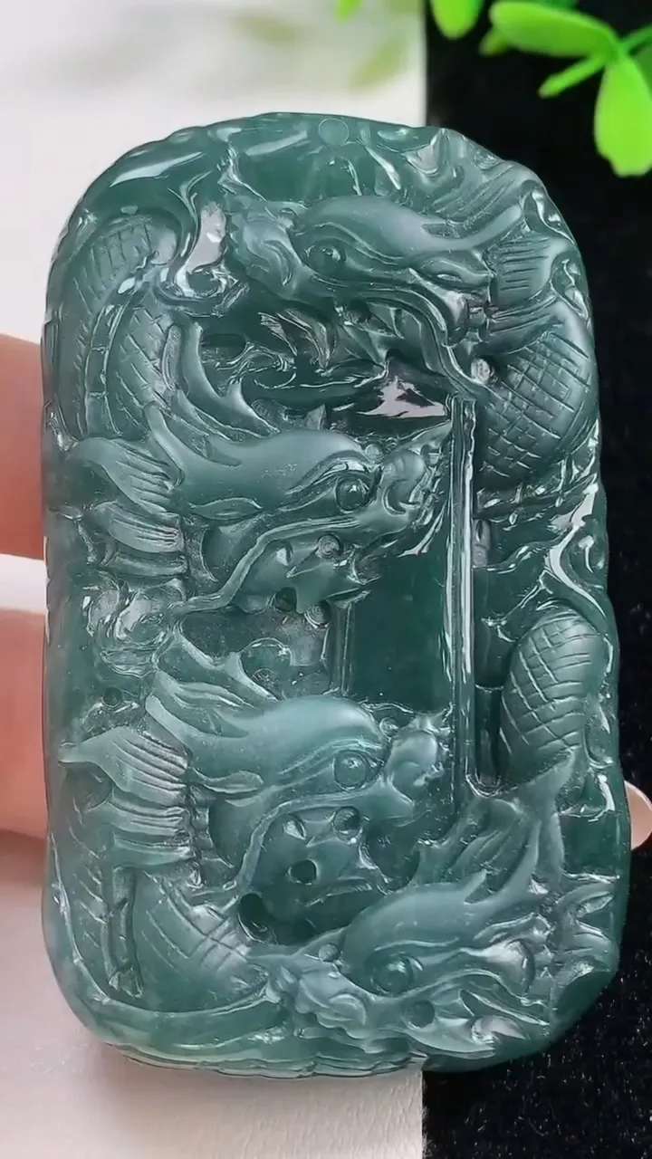 天然A货翡翠九龙至尊 九龙牌吊坠，尺寸68.8-41.3-13，重:76.18g
11月4日