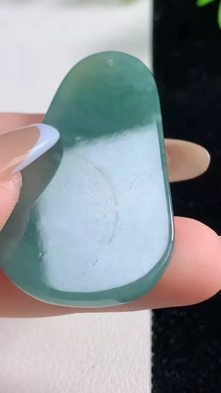 天然A货翡翠蓝水山水牌吊坠，尺寸45.2-26.5-5，重:12.80g
11月4日