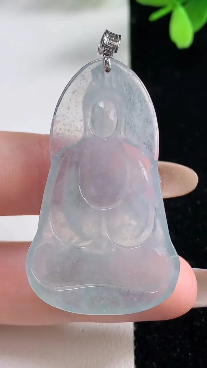 天然A货翡翠种白冰观音菩萨吊坠，尺寸45.6-27.3-4.6，重量:9.94g
11月4日