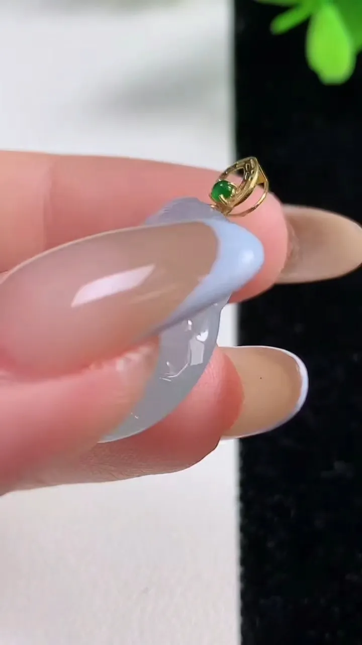 天然A货翡翠财神爷吊坠，尺寸24.4-26-5.8，重量:6.12g
11月4日