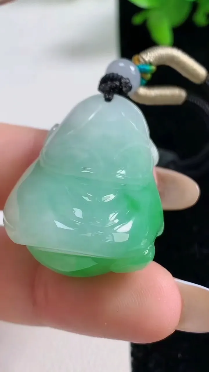 天然A货翡翠财神爷吊坠，尺寸32.6-25-17.6，重量:24.46g
11月4日
