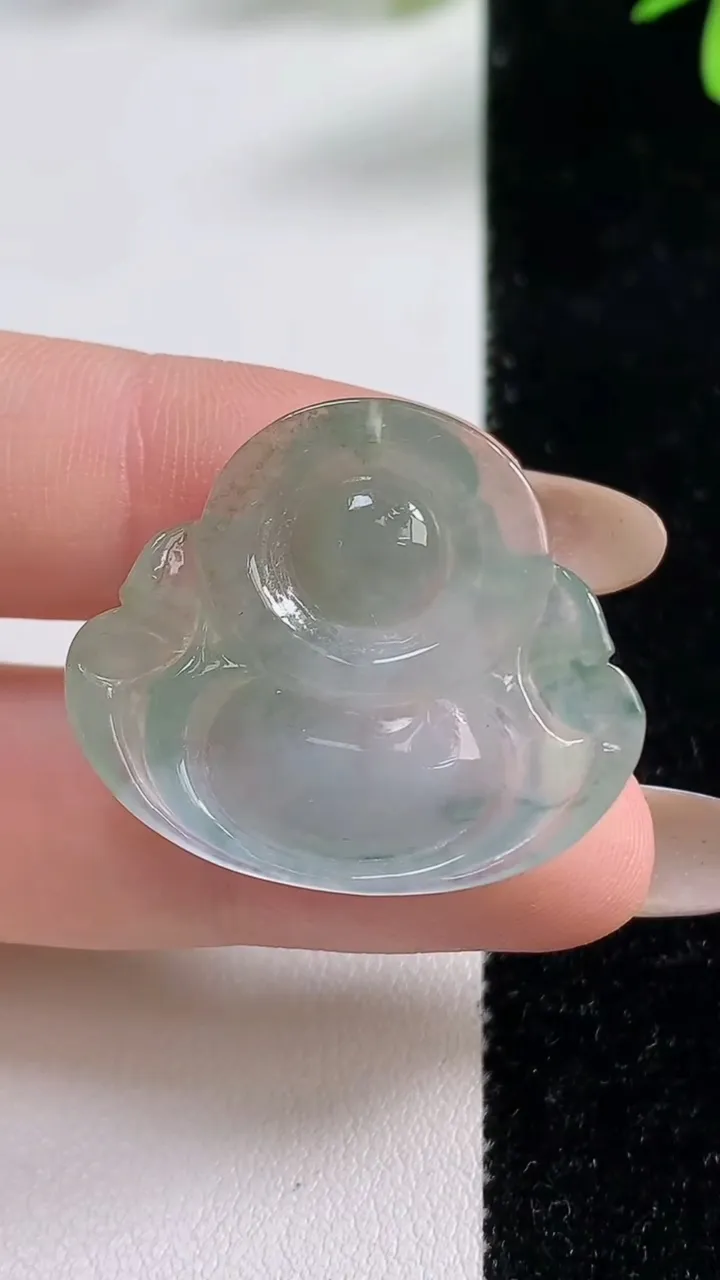 天然A货翡翠冰种飘花佛公吊坠，尺寸26-30.5-6，重:6.30g
11月4日