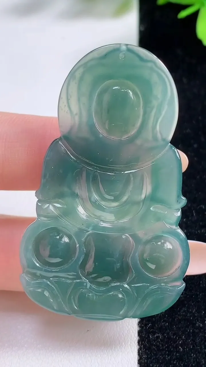 天然A货翡翠蓝水观音菩萨吊坠，尺寸55-34.2-4.6，重:14.28g
11月4日