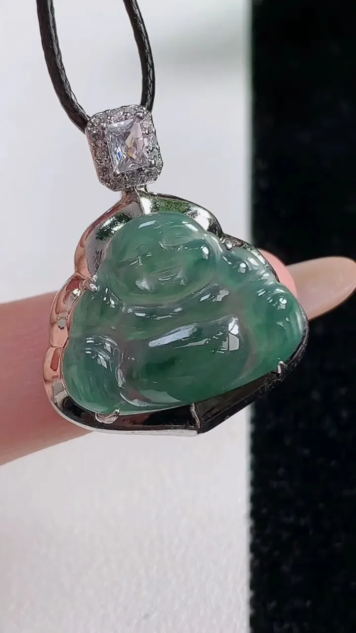 天然A货翡翠冰种蓝水佛公吊坠，尺寸28.7-23.5-9裸石15.6-20，重:6.02g
11月4